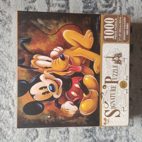 Disney Parks Signature Puzzle Mickey and Pluto 1000 Pieces